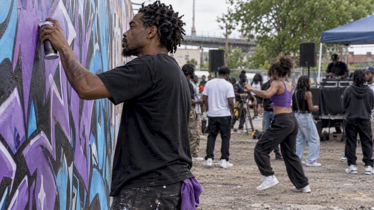 Artist painting at a grassroots hip hop festival